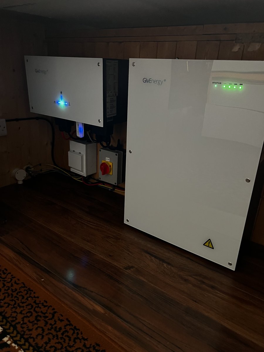 ecopartnersuk's tweet image. Eco Partners UK recently installed an additional AC-coupled GivEnergy inverter along with an 8.3 kWh battery. I already had one system installed &amp;amp; we then added the second inverter and linked them together so, they would operate as a single station #givenergy
#airsourceheatpump
