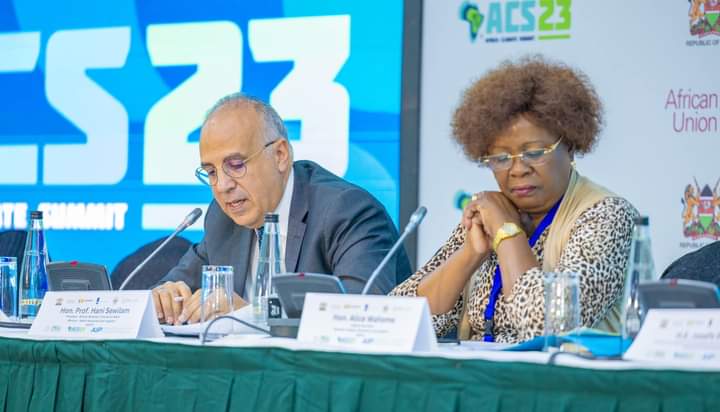 MwriEgypt's tweet image. On the sidelines of H.E.'s participation in the “#African Climate Summit” at the #Kenyan capital, Nairobi, H.E. Prof. Dr. @HaniSewilam, Minister of Water Resources &amp;amp; Irrigation, and Chairman of the #AMCOW, chaired the High-level Ministerial side event “Accelerating Climate