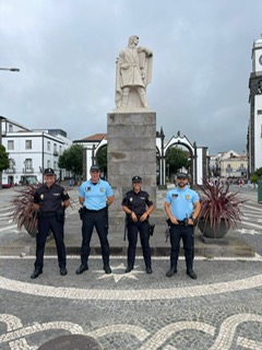 policia's tweet photo. En el marco del Proyecto #ComisaríasEuropeas 🇪🇺 nuestros compañeros están presentes por primera vez en las #IslasAzores del 2 al 16 de #Septiembre 🌍👮👮‍♀

#SomosTuPolicía https://t.co/V2STzjKqfh