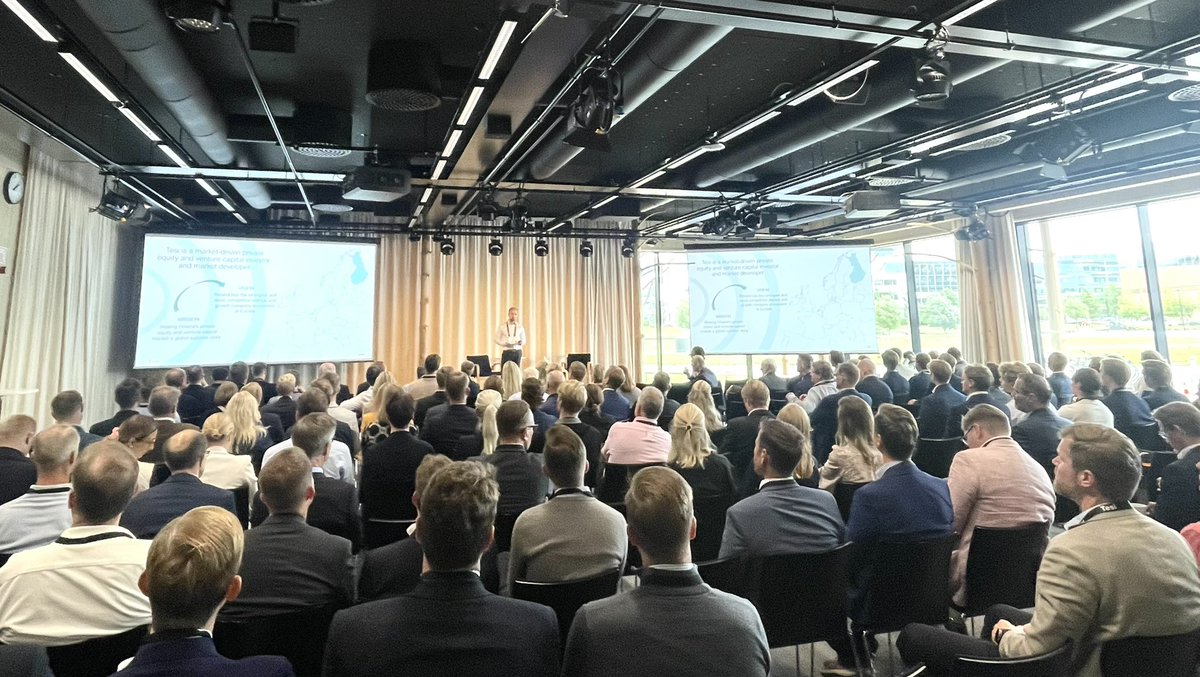 AaltonenSusanna's tweet photo. Tesin portfoliopäivä starttaamassa juuri, stagella @LMatiasKaila @TesiFII 🤩👏
Koolla huikea joukko yrittäjiä ja sijoittajia Suomesta ja maailmalta! #startupit #kasvuyritykset #enkelit #rahastot https://t.co/5YNV9rQdna