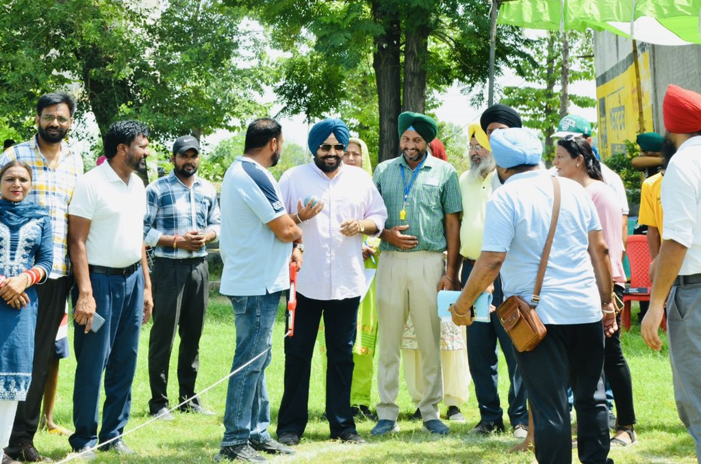MankanwalC's tweet photo. Reliving the School athletics, as a guest and no longer a participant. #sports #athletics @MohaliYps https://t.co/SWwE0bohPE