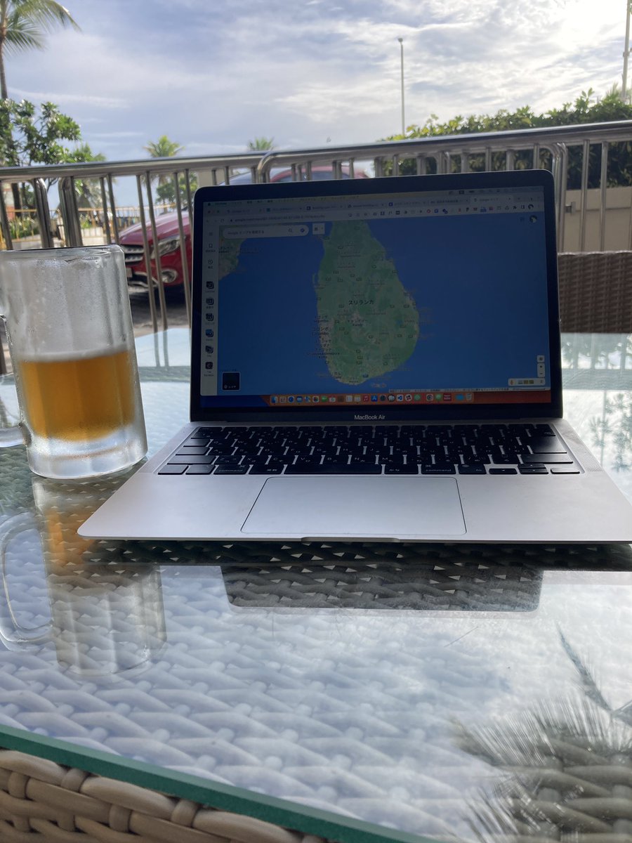 ビーチ沿いのカフェで一休み〜

消えたと思ってる方も居ると思いますが、相変わらずでございます😊
事業用サイトを整えて名刺を発注してと少しずつ進んでいます。

地方移住という事でローカルな繋がりがそのまま仕事に繋がるので、しっかりと準備中という感じ🙋‍♂️

🇱🇰だけど笑