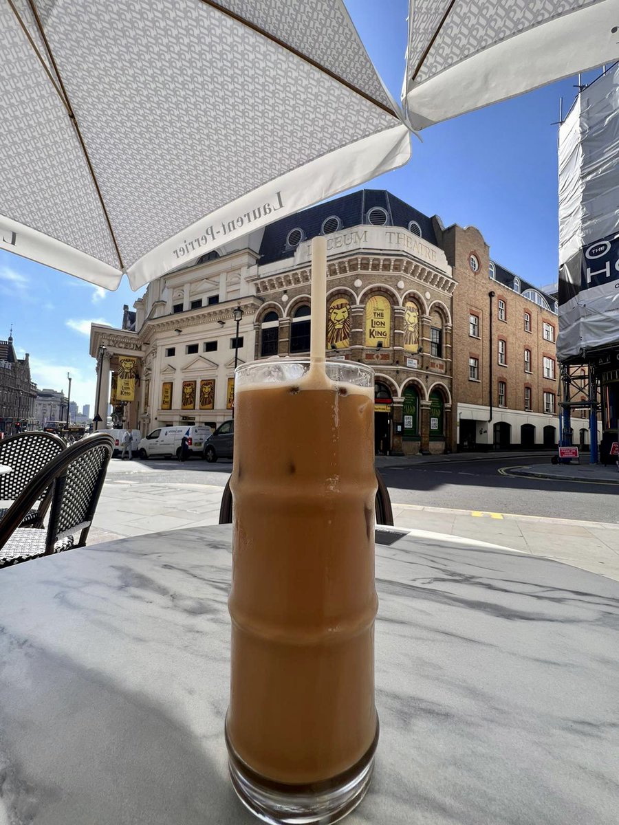 September Summer calls for iced almond milk lattes on our terrace 🧊 ☕️ #londonsummer