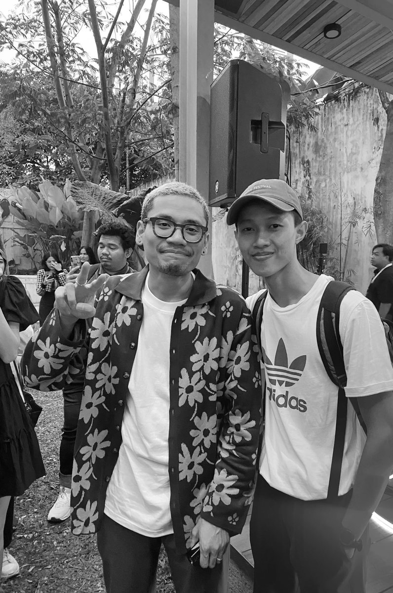 balfiy's tweet photo. terharu rasanya bisa nonton live mas pol langsung, gua yang di 4 tahun lalu cuman dengerin album dan videonya mamaqun ‘alias gitasav bahagia bisa ketemu dan seru seruan bareng.

thanks maspol @partohaps 💐🤘🏽
sukses terus buat karya karya terbaik selanjutnya. https://t.co/QdVH9RgV2G