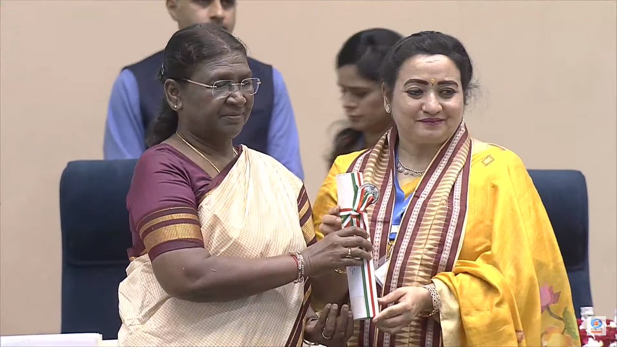 It’s a really a Proud moment for all of us at @Sat_Paul_Mittal School Our honourable President , Droupadi Murmu has awarded our deserving Principal Mrs Bhupinder Gogia @msbhupinder with the National Teachers Award 2023