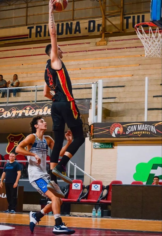 Ya está aquí Maxi Andreatta. Desde argentina y desde las alturas, con 2,10m. ¡Preparado para sorprenderte en Vista Alegre!🤩⛹️‍♂️🏀<a href="/MaxiAndreatta1/">Maxi</a> bienvenido al #CotoCórdobaCB #eslahoradecrecer
¿Te lo vas a perder?
- - -
Lee aquí la noticia >bit.ly/3r8LBYR
