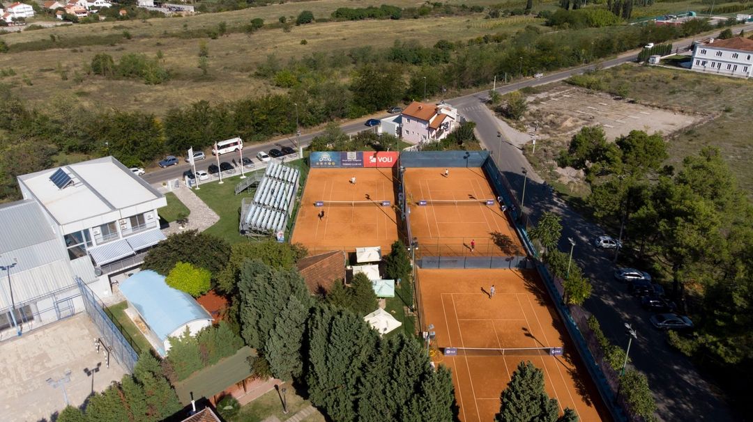 SSSCG1's tweet photo. Tenis!

6. Oktobar! https://t.co/9pHVzcIJYo