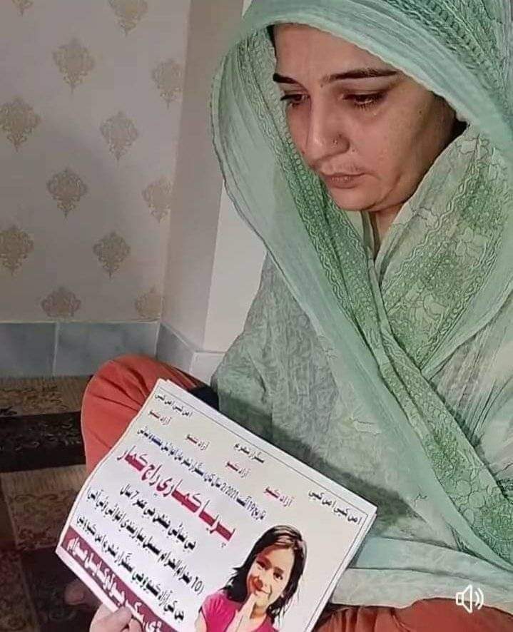 ڀلي سڀ اُٿن تہ بہ آئون ويٺي ھوندس يا نياڻي موٽائي ڏيو يا گولي ھڻو.

ڪشمور ڌرڻي ۾ ويٺل پريا ڪماري جي امڙ جو موقف
#JusticeForPriyaKumari