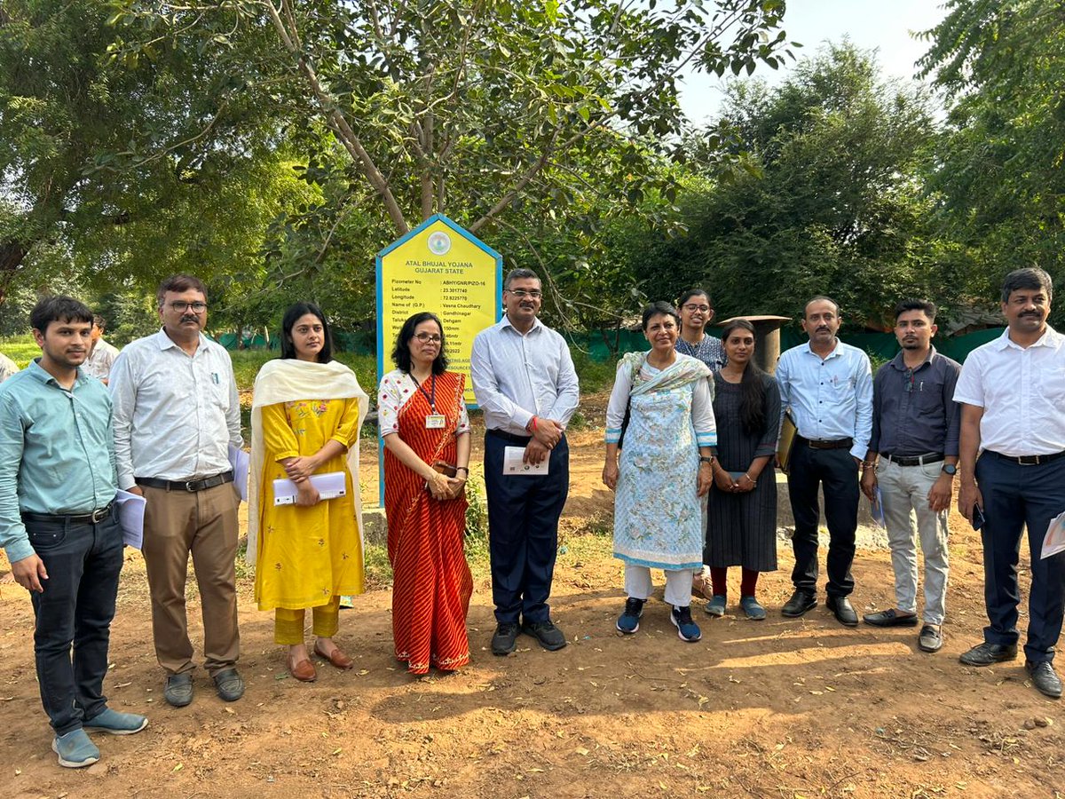 SPMUGuj's tweet photo. Today Hon. Vini Mahajan (IAS) Secretary Department of Drinking water &amp; sanitation (GOI), Jal Sakti Mantralaya visited Atal Jal GP-Vasna Chaudhari of Block Dehagam.
During this visit about 140 villagers along with Nodal officer, Gandhinagar and DPMU expert remain present.
@AtalJal https://t.co/zpKPUHt2Hi