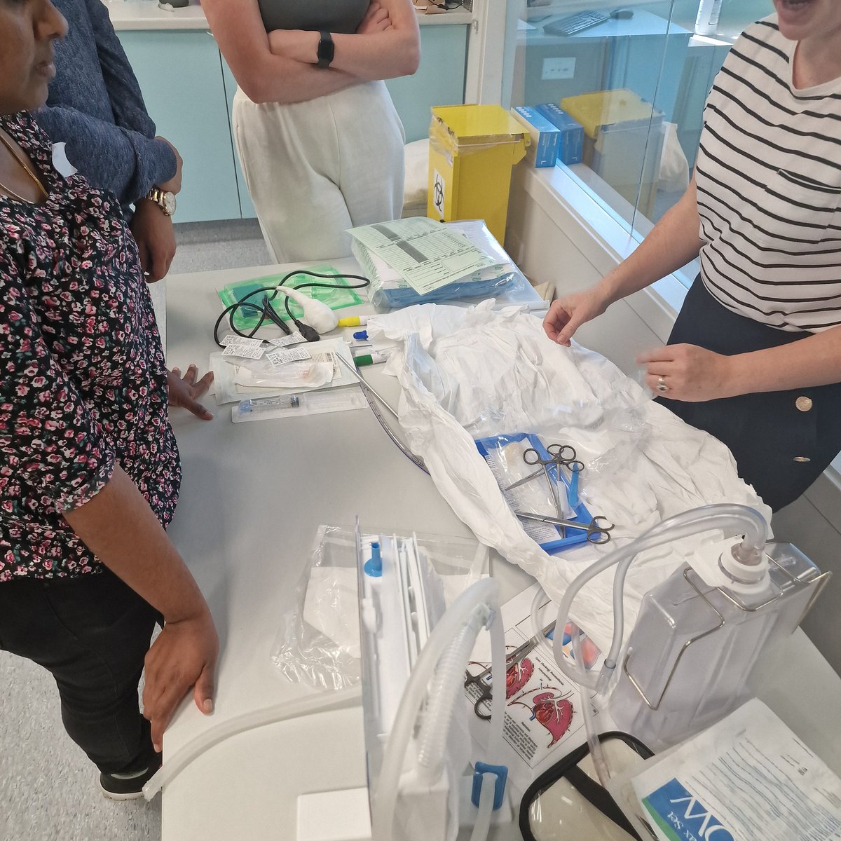 SimStarsIRL's tweet image. So greatful to @UCCASSERT for giving us access to the incredible simulation suite and to @UCCCSSRC for lending us their time, knowledge and equipment to facilitate the best learning possible #CollaborativeLearning #interprofessionalSimulation #Synergy @HrSswhg