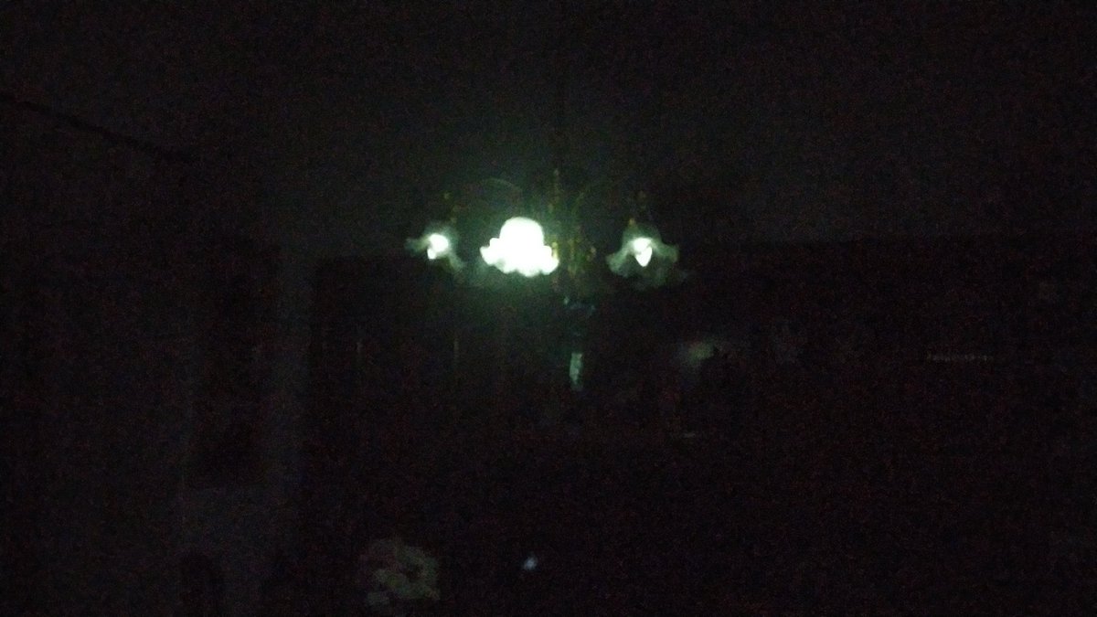 AfectadosLuz's tweet photo. Hoy nos toca a los vecinos de La Chanca estar sin luz. 
Llevamos 16 horas a oscuras. 
#QueremosLuz
#NosotrosPagamosEndesaNosRoba https://t.co/oGqFcqjypR