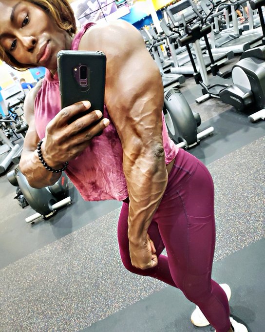 Tri this one for size.... TRICEP TUESDAY lol not one to hit weights in the am but change can be good<a href="/tag/brickhouse"class="tags"><span>#brickhouse</span></a><a href="/tag/femdom"class="tags"><span>#femdom</span></a><a href="/tag/alpha"class="tags"><span>#alpha</span></a><a href="/tag/domination"class="tags"><span>#domination</span></a><a href="/tag/femalebodybuilder"class="tags"><span>#femalebodybuilder</span></a>