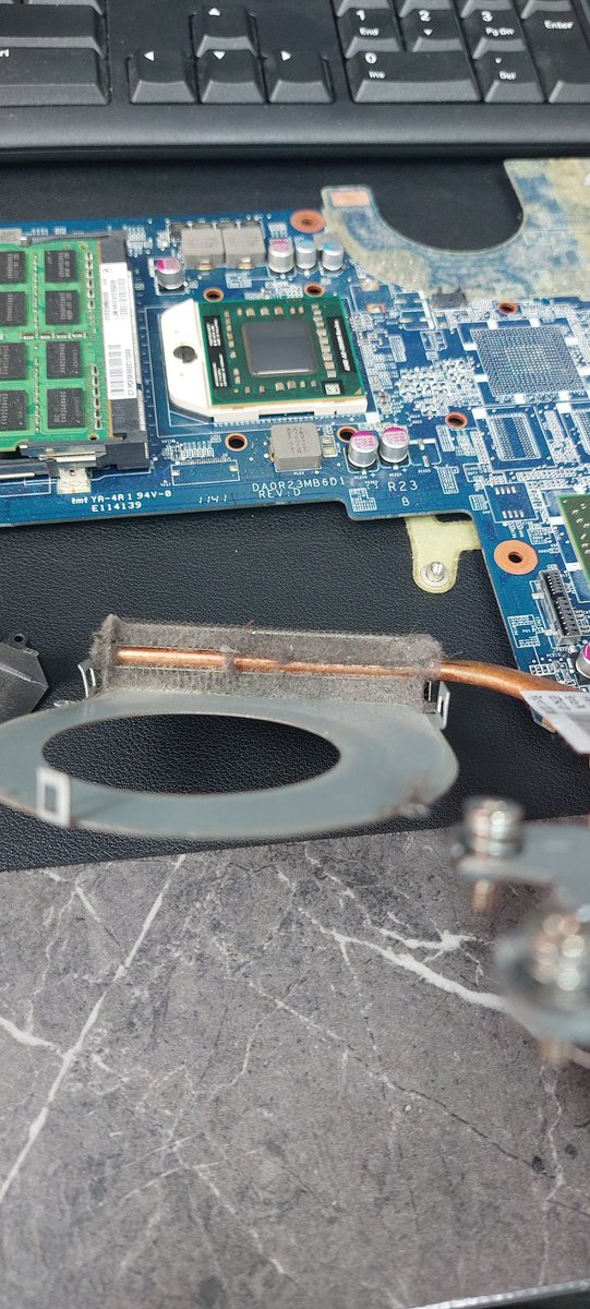 itsMike_TV's tweet photo. Customer : "It's running slow!" https://t.co/d2df1YehCK
