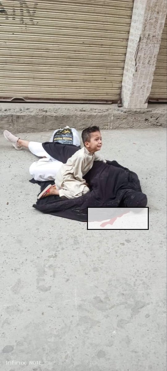 Yesterday, a #woman was killed by government personnel in the general market of Mengore #Swat, #Pakistan.

#GilgitBaltistan #imrankhanarrested #ImranKhanNeedsJustice  #عوام_کی_بس_ہوگئی_ہے #SupremeCourt
