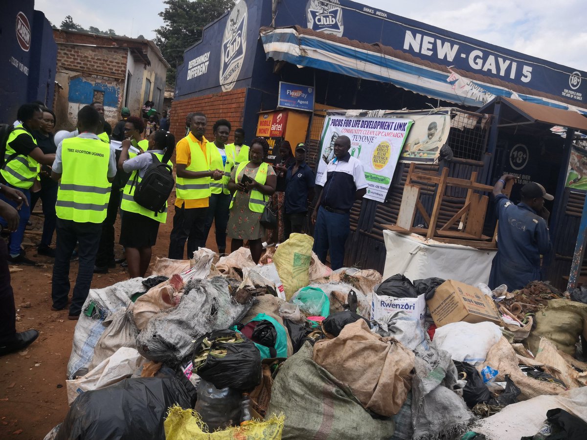 focuslifedlink's tweet photo. To day 5th Sept focus 4 life Dev't Link, Tree Adoption Uganda, Kuehne +Nagel, KCCA Nakawa, Local leaders of Nakawa organised &amp; participated in a Clean up activity at Buyingya village. Thax 4  cleaning Trenches, colleting waste for a Clean Health Environment https://t.co/Y8wxO95wLh