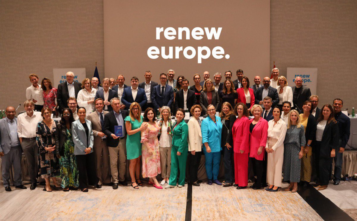 We are @RenewEurope! Happy to join my colleagues in #Vienna this week for our annual strategic meeting to discuss the political orientation for the next months. RO🇷🇴 accession to #Schengen set amongst the top priorities of the group.