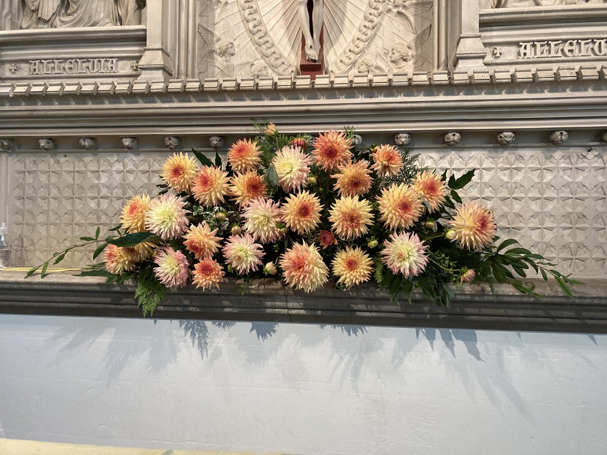 We're getting ready for Lucy's licensing! Thanks to the flower team for these lovely arrangements for tomorrow night's service #beaconsfield #buckinghamshire #churchlife #flowerarranging