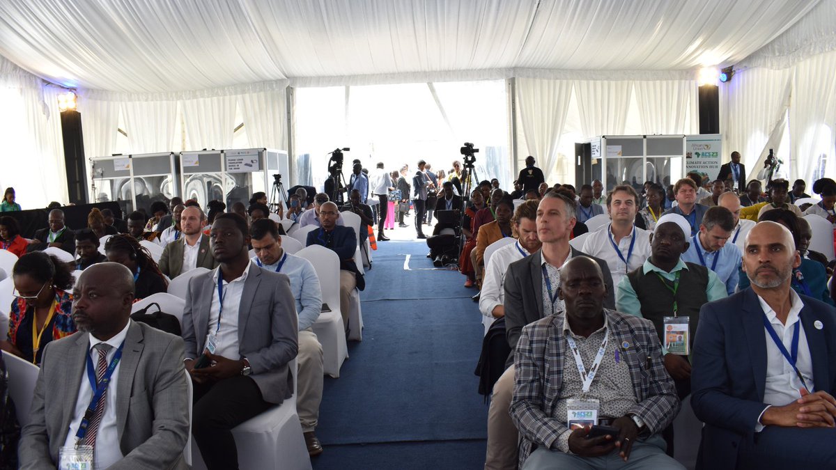 au_ied's tweet photo. π#ACS2023
#AFRICAHouse hosted 'Financing Climate Resilient Infrastructure & Green Transition '.
Discussions spotlighted the #GreenTrackMethodology - an innovative project screening methodology aiming to elevate climate financing opportunities for @PIDA_Africa projects.
ππ’ https://t.co/1gdnk7E5Ap