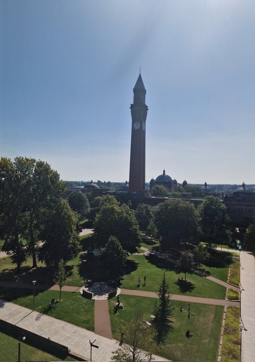 VictoriaS0106's tweet photo. @unibirmingham campus looking glorious in the sunshine 🌞 https://t.co/nQX20DcywQ