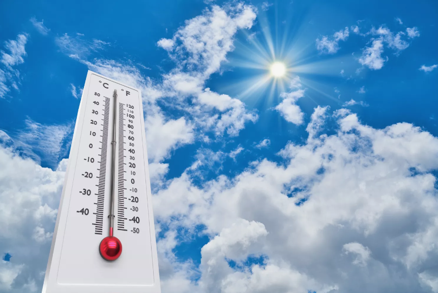 During the increased temperatures for the rest of this week, all students are requested to wear their full Middlewich High School uniform.  They will be able to remove their blazers at social times and in classrooms.
Students are also reminded to bring a water bottle to school.