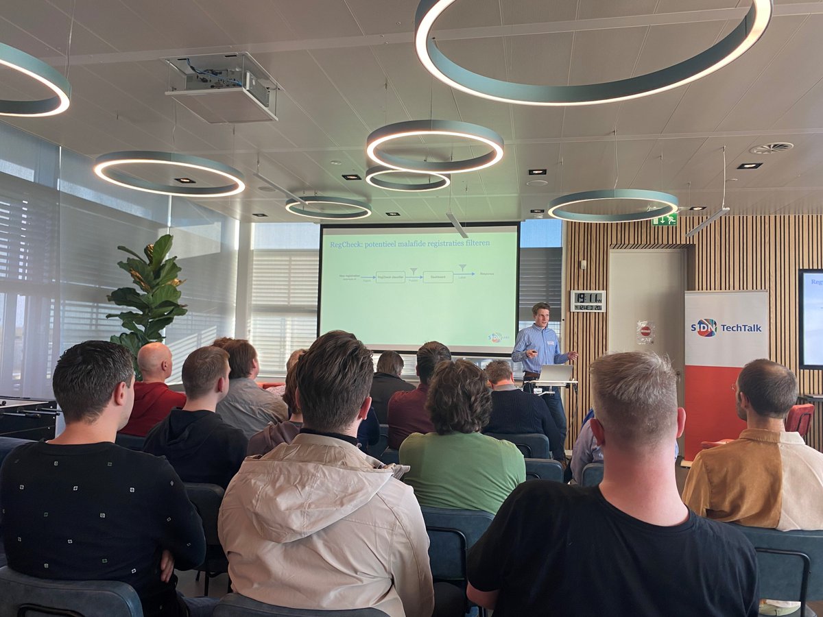 📣 𝐌𝐞𝐥𝐝 𝐣𝐞 𝐧𝐮 𝐚𝐚𝐧 𝐯𝐨𝐨𝐫 𝐒𝐈𝐃𝐍 𝐓𝐞𝐜𝐡𝐓𝐚𝐥𝐤: ons netwerkevent voor iedereen die geïnteresseerd is in tech. Met talks door entrepeneur en softwareontwikkelaar Bert Hubert en John (medewerker SOC Politie Nederland). Gratis aanmelden: meetup.com/nl-NL/sidn-tec…