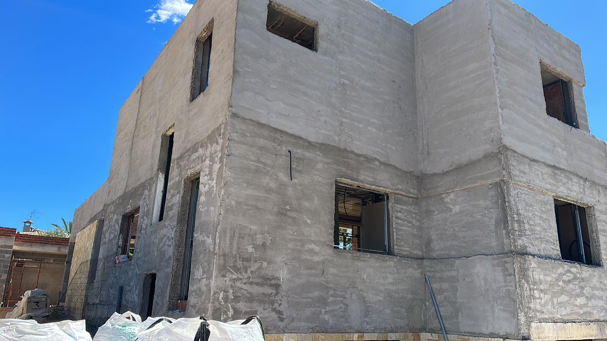 baupanelsystem's tweet photo. ¡Objetivo alcanzado! La estructura de nuestra vivienda #passivhaus en La Eliana, #Valencia, está completa gracias al sistema constructivo @baupanelsystem. Ahora, comenzamos a dar vida a sus acabados e interiores. 💪🏡 https://t.co/JDaJMRFkup