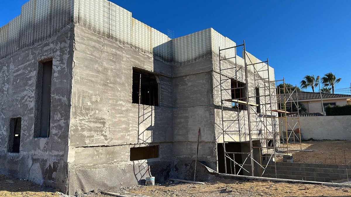baupanelsystem's tweet photo. ¡Objetivo alcanzado! La estructura de nuestra vivienda #passivhaus en La Eliana, #Valencia, está completa gracias al sistema constructivo @baupanelsystem. Ahora, comenzamos a dar vida a sus acabados e interiores. 💪🏡 https://t.co/JDaJMRFkup