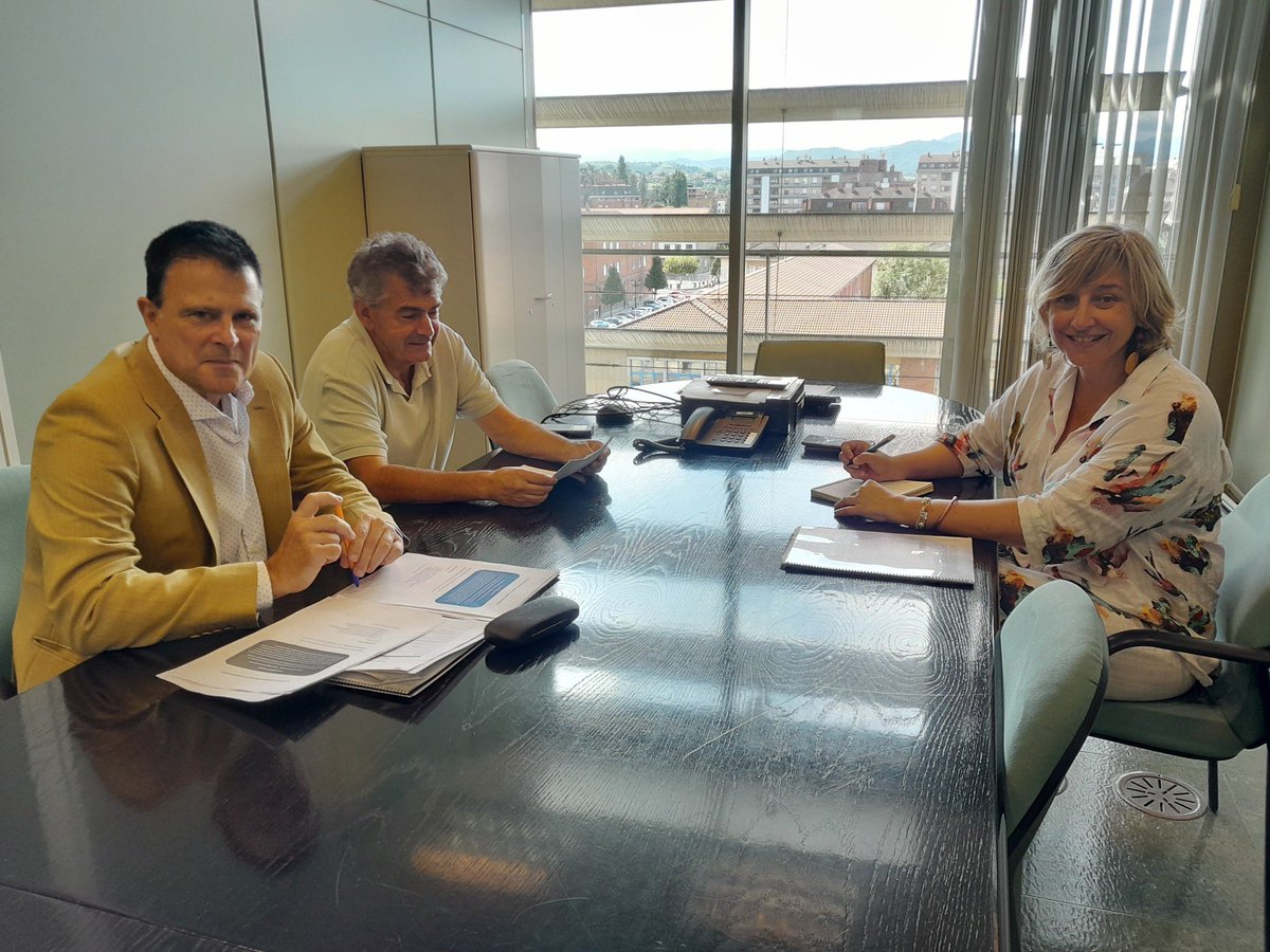 DavidGamones's tweet photo. ✅ La directora general de Ganadería y Sanidad Agraria, Rocío Huerta, y el director general de Calidad Ambiental, Pablo Álvarez Cabrero, y se han reunido esta mañana con el alcalde de #Somiedo, Belarmino Fernández.

@GobAsturias https://t.co/9UYIsMcBf9