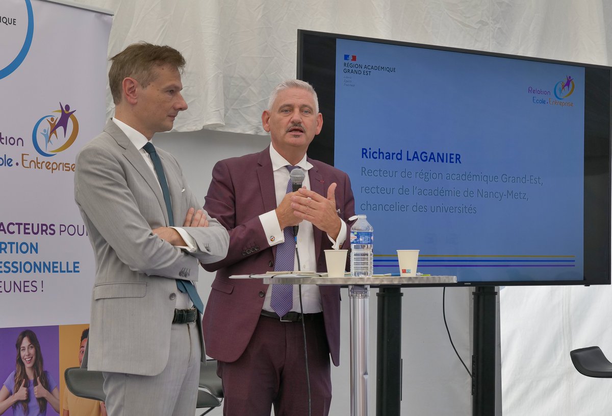 L'académie a organisé la première rencontre « écoles-entreprises ». 

Les acteurs économiques et de l'éducation nationale ont pu échanger sur les actions menées en faveur de l’insertion professionnelle des jeunes.

#foiredechâlons2023 

<a href="/RA_GrandEst/">Région académique Grand Est</a> <a href="/PUZOjoseph/">Joseph PUZO</a>