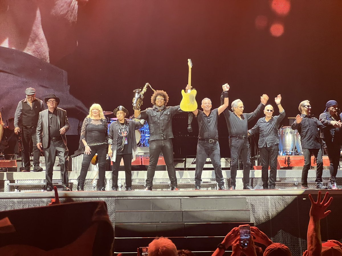 CharityMiles's tweet image. There’s an opera out on the turnpike.

@Springsteen and the Legendary #ESTREETBAND. #SpringNuts