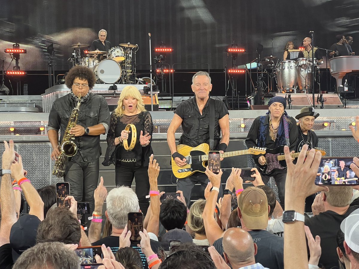 CharityMiles's tweet image. There’s an opera out on the turnpike.

@Springsteen and the Legendary #ESTREETBAND. #SpringNuts