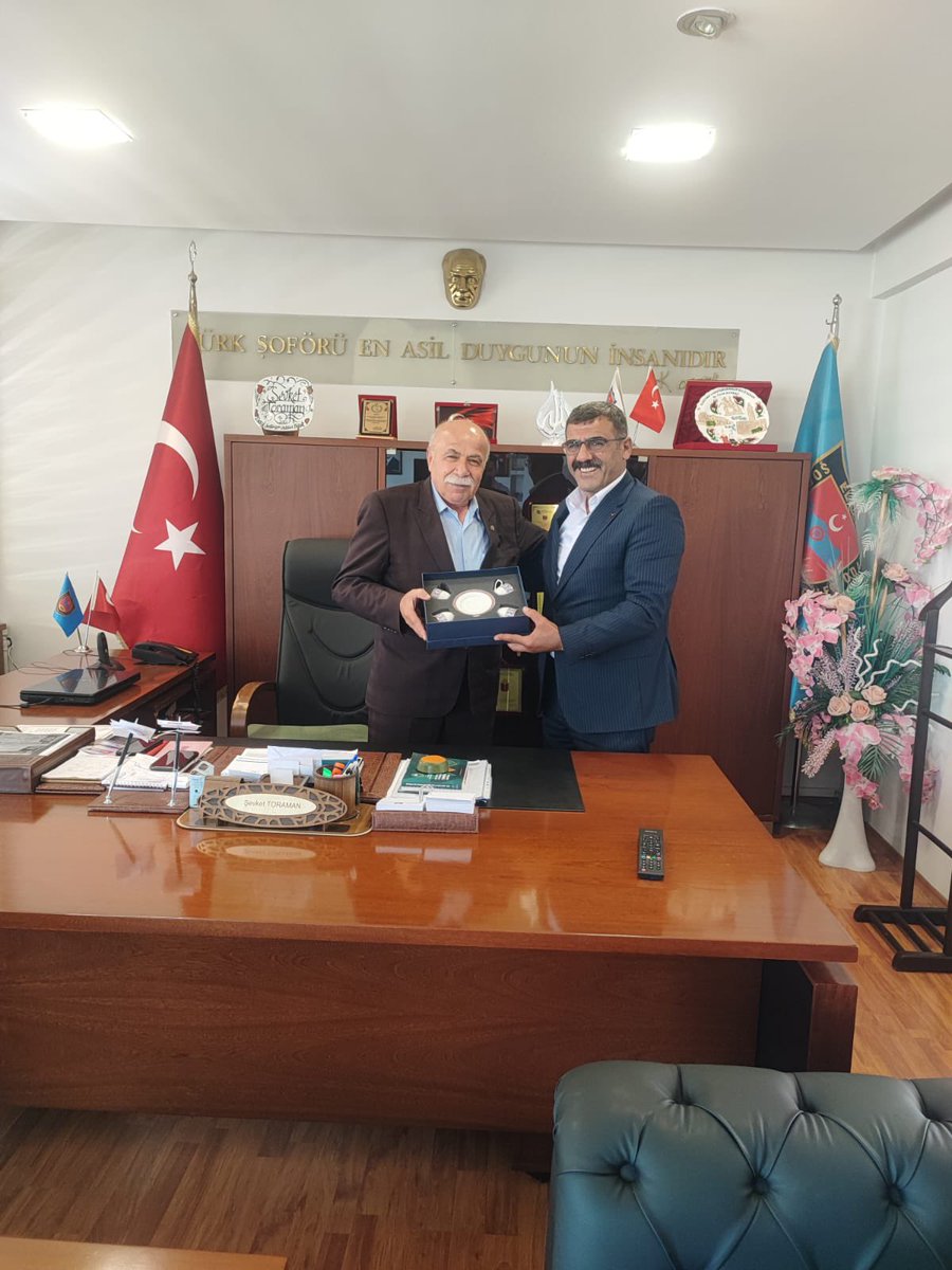 hizmetiselazig's tweet photo. Elazığ’ın sevilen siması, çok kıymetli ve değerli büyüğümüz Elazığ Şöförler Odası Başkanı Şevket TORAMAN’ı, Şube Başkanımız @Mustafa70960372 , Şube Yönetim Kurulu Üyelerimiz Nusret KARATAŞ, Serkan ÇETİNTAŞ ve Ramazan ÖZDEMİR ile birlikte makamında ziyaret ettik. https://t.co/2Il1Ku6NDs