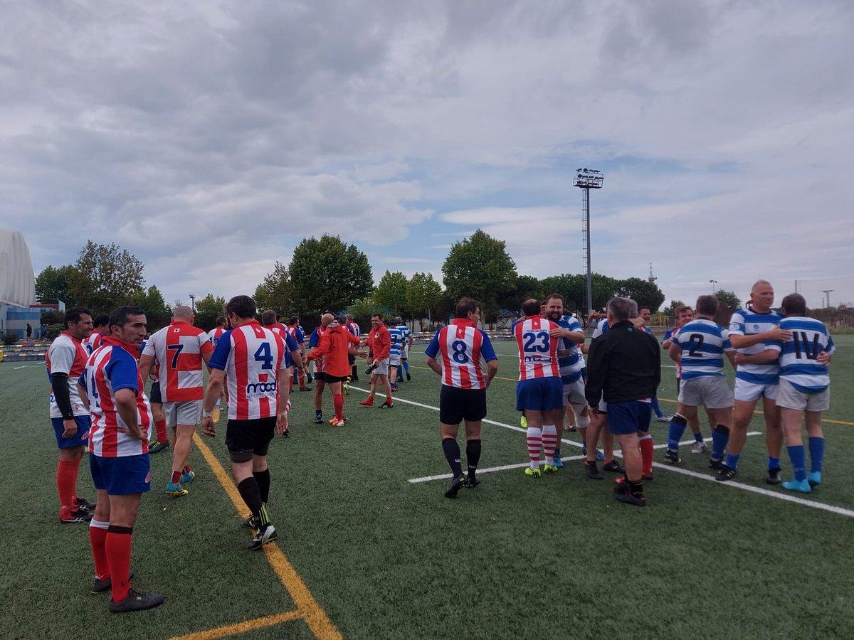 RugbyACdS's tweet photo. Gran día de Veteranos el pasado sábado día 2 en Pozuelo, volvimos a juntarnos y a vestir la Sagrada Rojiblanca🇦🇹 con el Oval de por medio
Gracias a los Anfitriones por el partido y el gran tercer tiempo. @OlimpicoRugby 
Prometemos volver con fuerza este año!
Aupa Rugby ACdS 🏉🇦🇹 https://t.co/UcHrCpa1Yh