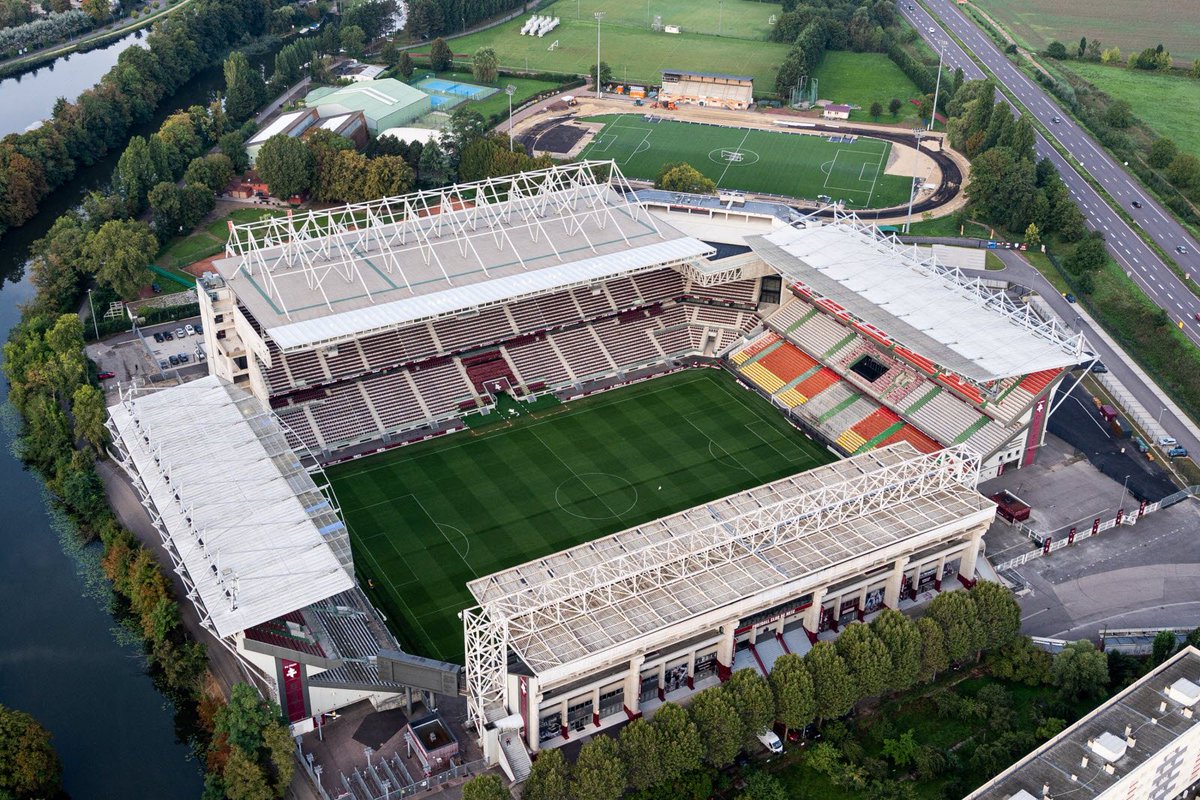 📸 #FCMetz Très jolie photo aérienne du stade Saint-Symphorien, signée <a href="/HugoAzmani/">Hugo</a>