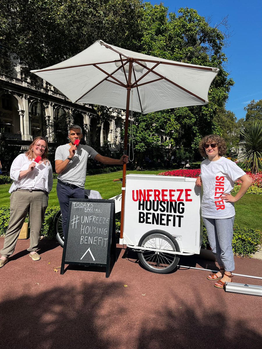 My first day back to the office and very pleased to sign up to an @Shelter campaign to #UnfreezeHousingBenefit

Nice to meet their policy team outside of @policy_practice offices.

Welcome too to Rachael Walker who joins us today! 

(1/2)