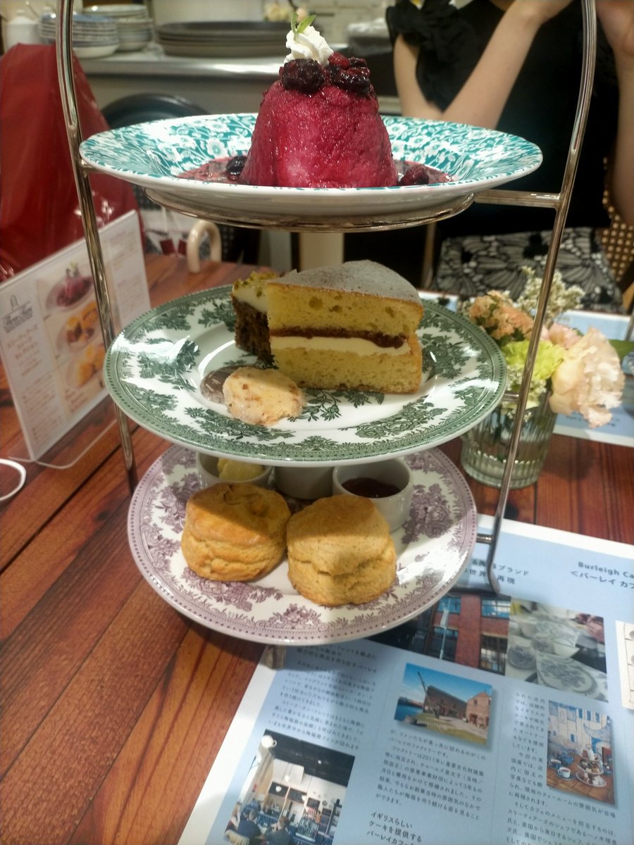 sapporo51's tweet photo. 日本橋三越の英国展へ🇬🇧
不妊治療をずっと応援してくれた妹と一緒に😌 https://t.co/mOcJJt8aGe