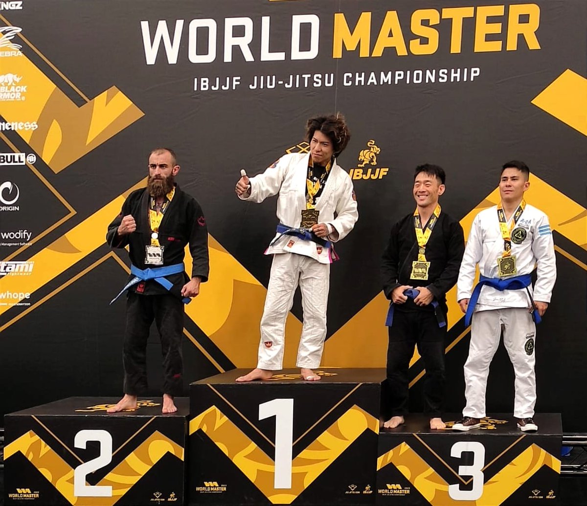 Celebramos con nuestros seguidores una nueva victoria del cabo Gallego, destinado en la Brigada 'Aragón' I.
¡Enhorabuena! Por esa medalla de plata🥈 en el World Master IBJJF #JiuJitsu Championship <a href="/ibjjf/">IBJJF</a> celebrado en Las Vegas, EEUU.
🤜 Un gran triunfo para otro #militar del