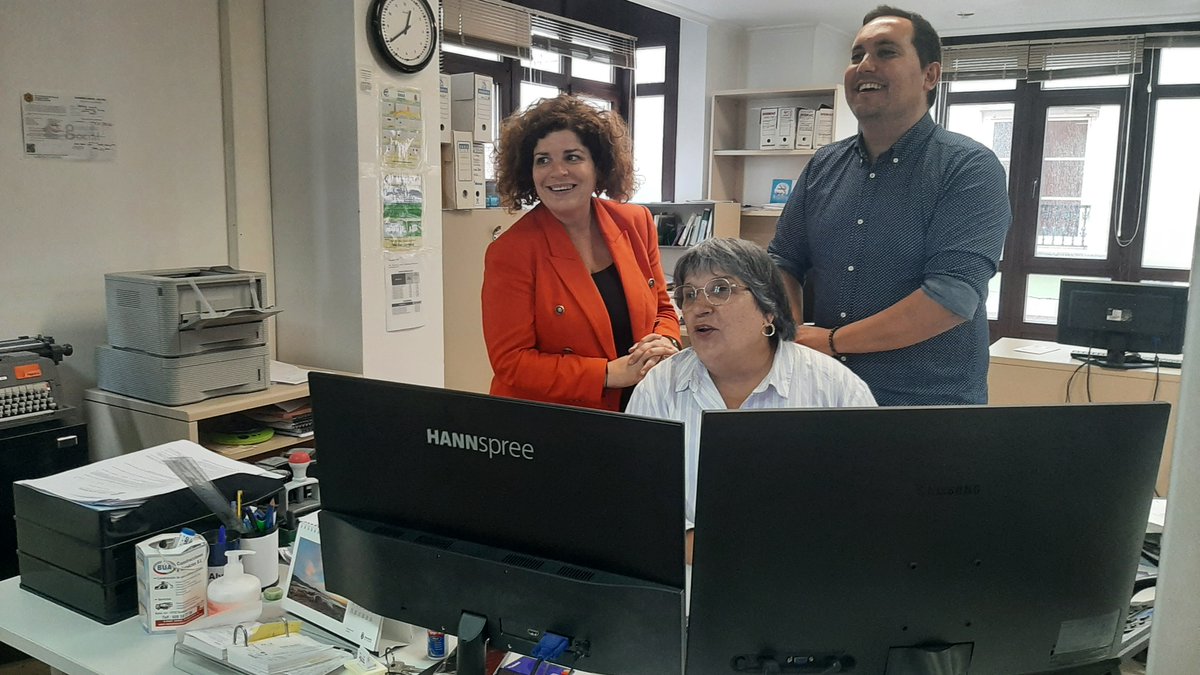 DelegGobGAL's tweet photo. @MRivasL reuniuse co alcalde de Muxía para abordar os avances do #programaUNICO do @_minecogob
🏡Conexión ultrarrápida a 407 fogares e pymes
🗣️Non podemos permitir que siga existindo unha fenda dixital que deixe fóra á poboación de fóra da cidade
ℹ️https://t.co/1gk8embRgN https://t.co/BILuLZ4A6f