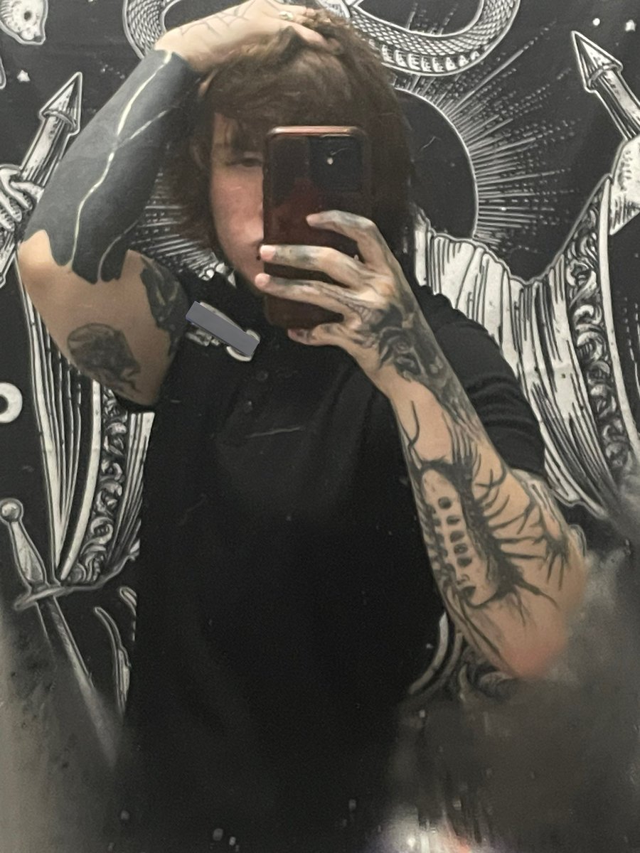 expiredemo's tweet photo. need more tattoos. https://t.co/Ja0juJLQCW