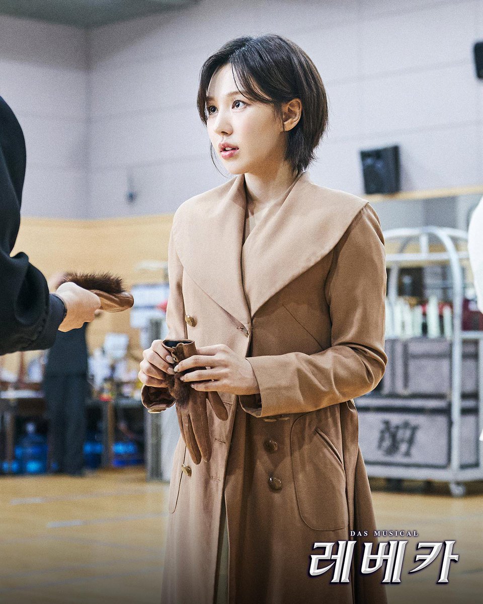 shonloist's tweet photo. Wendy is in her 9th year. She deserves to be supported for her individual career. Don't be lazy to support her. Stop utilizing her for the sake of group only. Wendy herself is an artist.

Better Promotion for Wendy’s Musical
#WENDY_DESERVESBETTER @RVsmtown  @SMTOWNGLOBAL https://t.co/2LCSXHTTqs