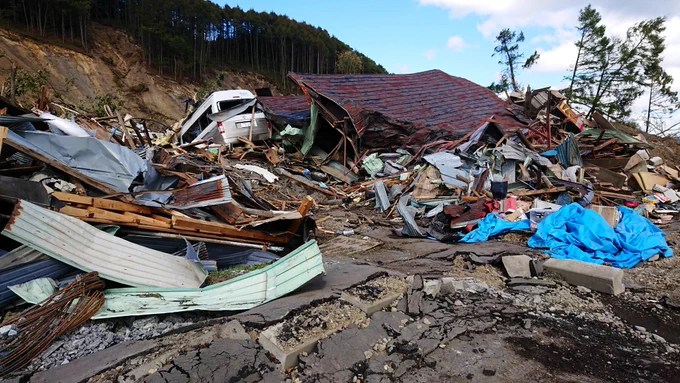 明日は僕達北海道民にとって忘れられない「胆振東部地震」から5年です。当時住んでいた胆振地方で北海道初の震度7を記録し、土砂災害や家屋の倒壊が相次ぎ多くの命が失われました。僕の周りもこの震災で家族を失ったり家を失った人も多くいます。#北海道胆振東部地震 