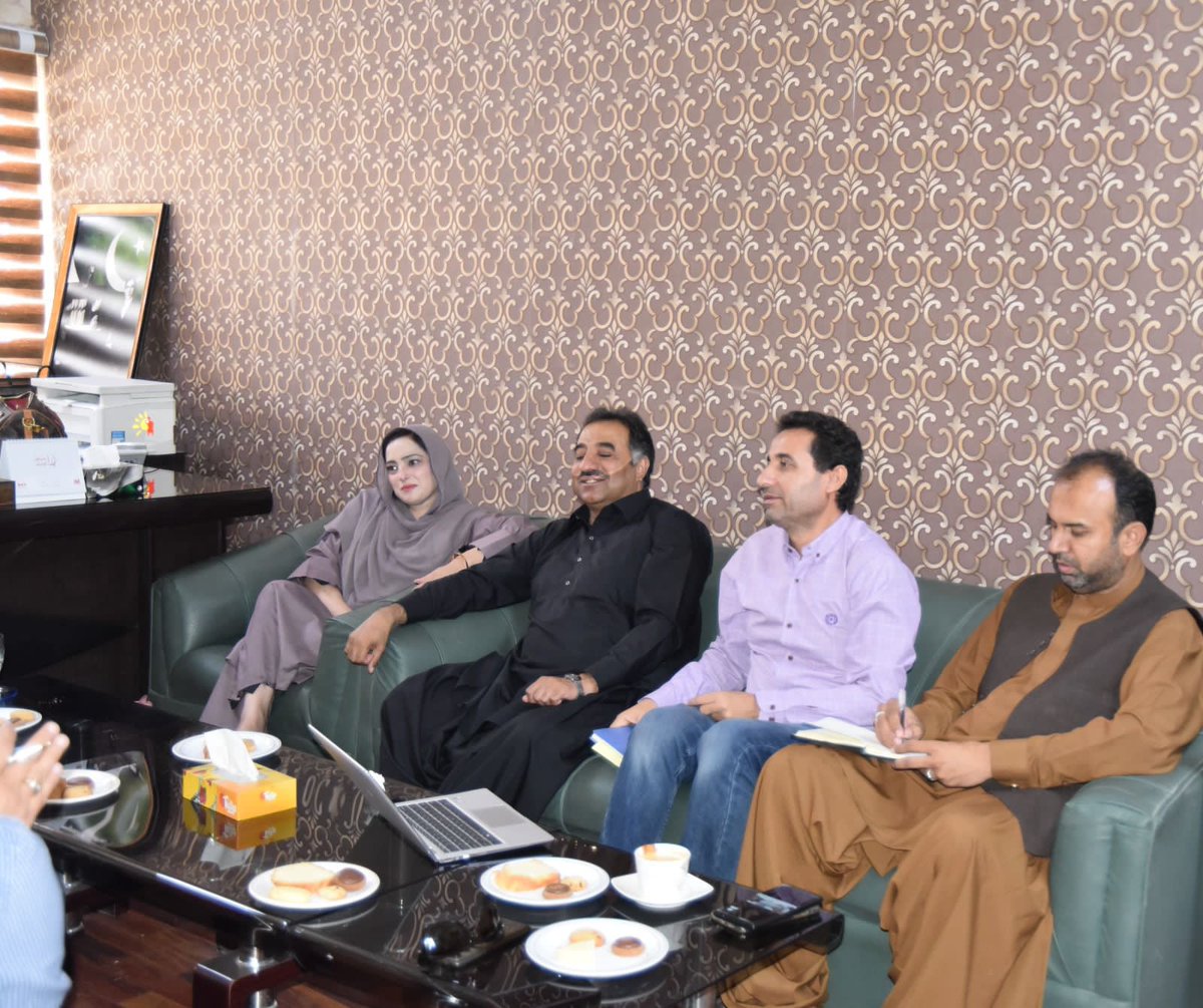BeyondTheScalpl's tweet photo. A joint meeting of @HealthDepartme5 and IPs @UNICEF_Pakistan @WHOPakistan @UNFPA chaired by DGHS Dr. Noor Qazi at @mnch_of for 24/7 #Integrated healthcare service provision at RHC Lehri Sibi.
@MirAliMardan @CMOBalochistan @cs_balochistan @CMDUBalochistan @dpr_gob
#TogetherVcan https://t.co/1FHOJX6Scr