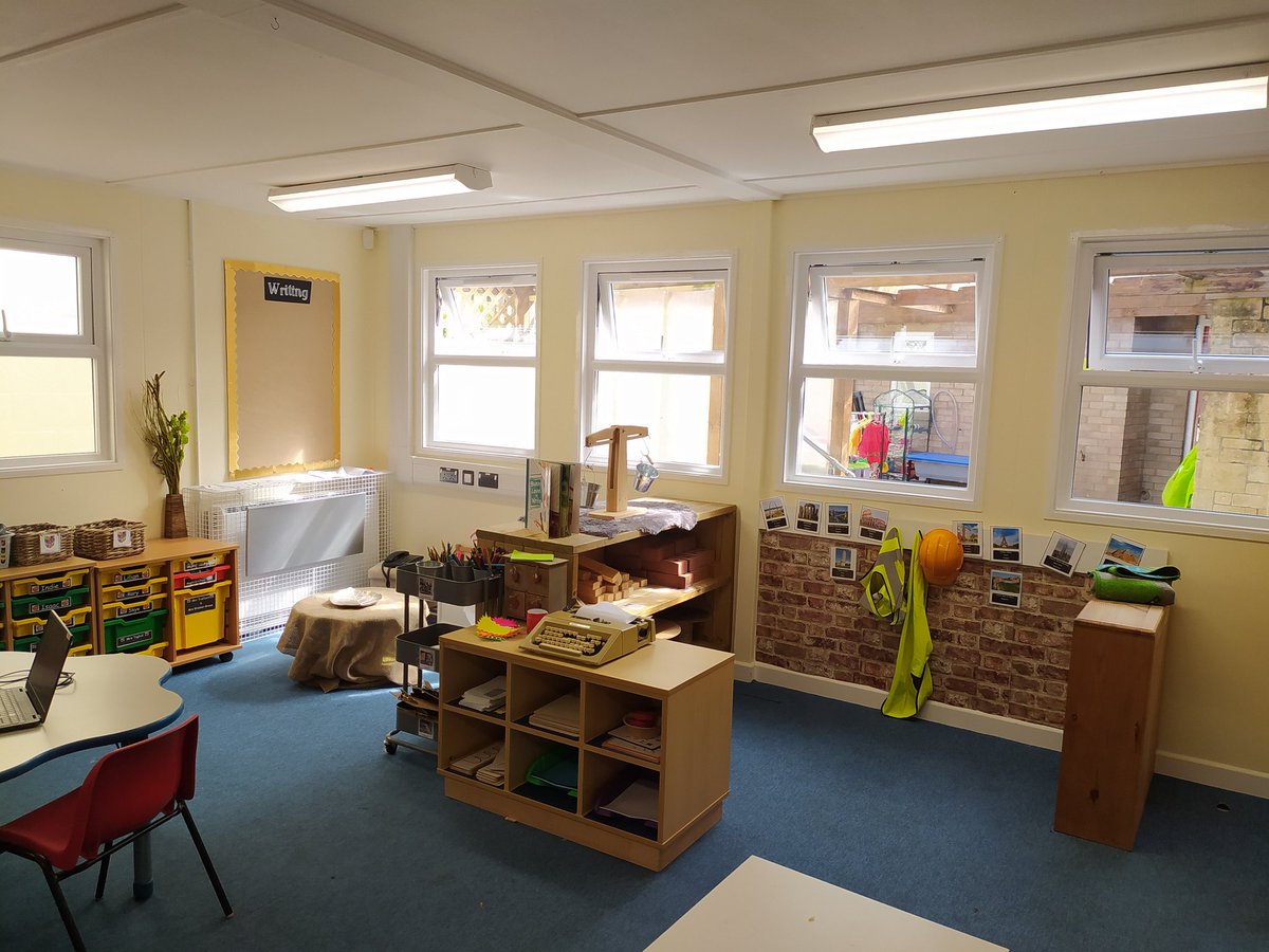 We've had transformations over the summer both inside and out. Brand new windows and a facelift in our elliots, repainted hall and a fresh look to our Hazel class. A HUGE thank you to FOSSA our PTA for our new playhouse. The children are already loving it. 🎨🪟
