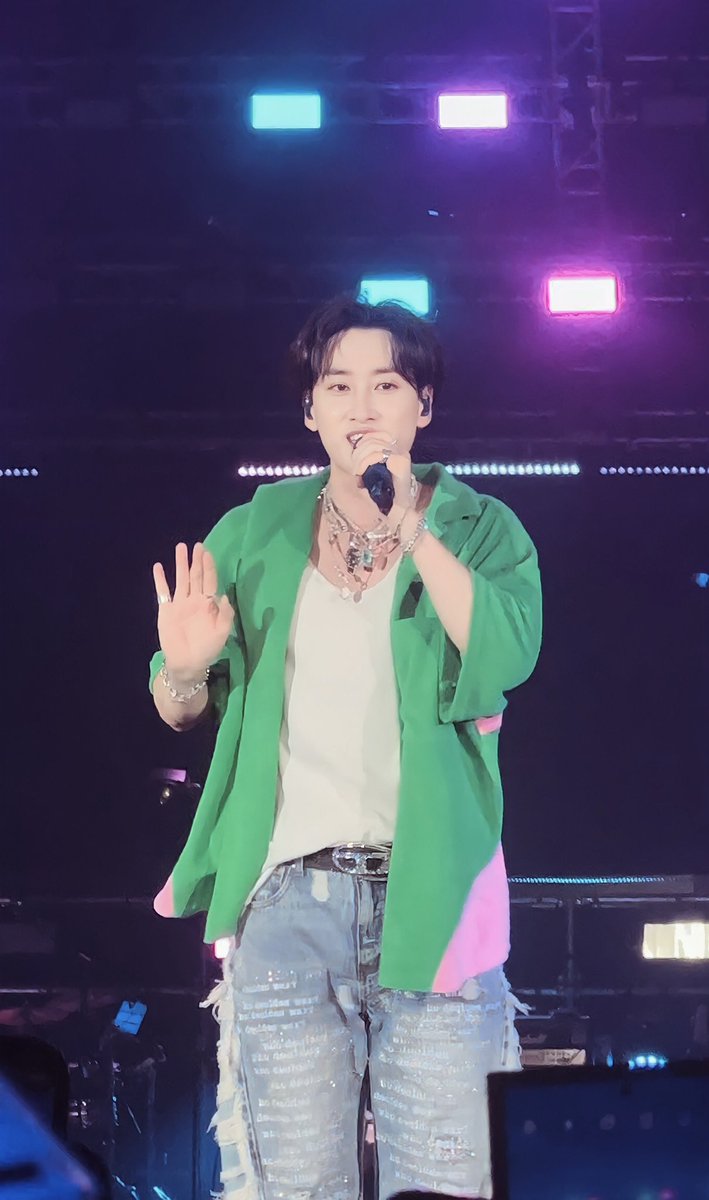 HelloHoen's tweet photo. 230902 photo by me
DElight Party in HCM 
#EUNHYUK #DElight_PartyinHCM #DnEDElightParty #DnE https://t.co/Lc7XOjCDeW