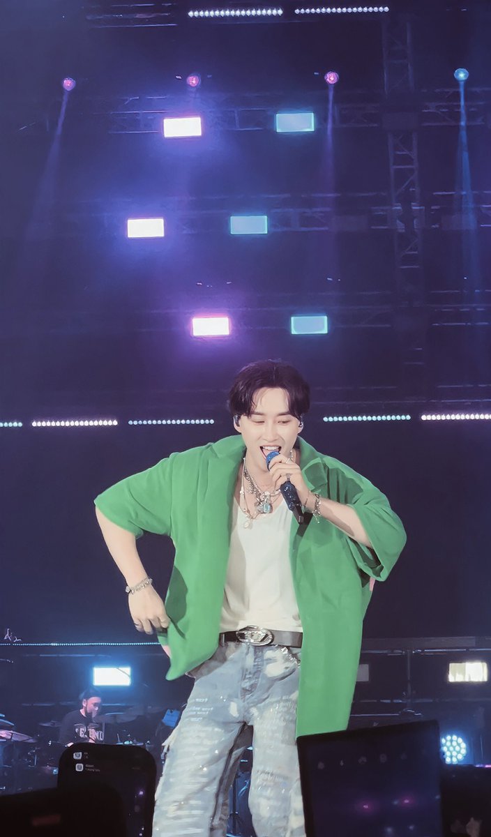 HelloHoen's tweet photo. 230902 photo by me
DElight Party in HCM 
#EUNHYUK #DElight_PartyinHCM #DnEDElightParty #DnE https://t.co/Lc7XOjCDeW