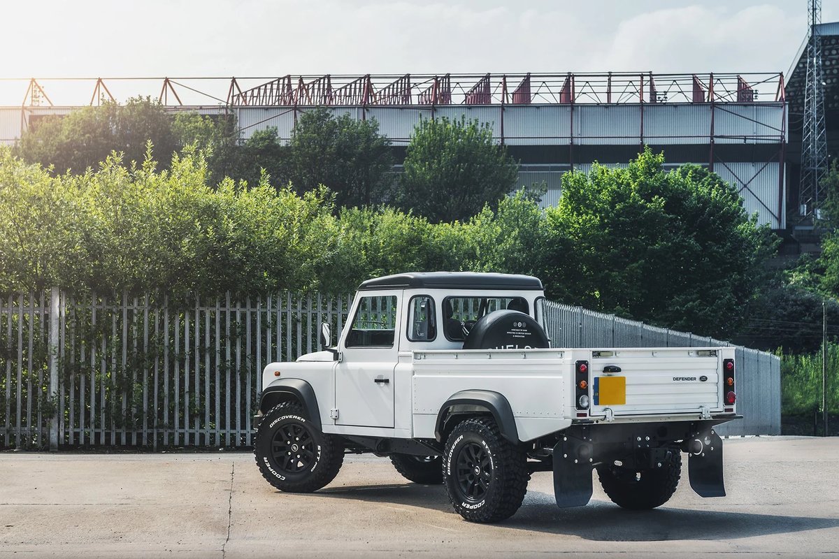 ChelseaTruckCo's tweet photo. Hands up if you'd like to get behind the wheel of this Widetrack Defender 90 Pickup! 🙋🙋
#ChelseaTruckCo #KahnDesign #LandRoverDefender #Defender #Defender90 #Defenderpickup #Offroad #4x4 #SUV #PickupTruck #London https://t.co/NBXa4SU1RZ