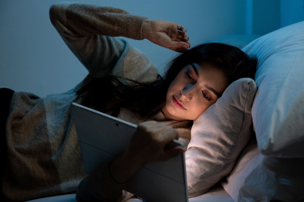 Is blue light damaging and are filters worth it?

Recent research has shown that blue light filters often do not live up to the claims they make.

Here we answer your questions and look into the research in more detail:

macularsociety.org/about/media/ne…
