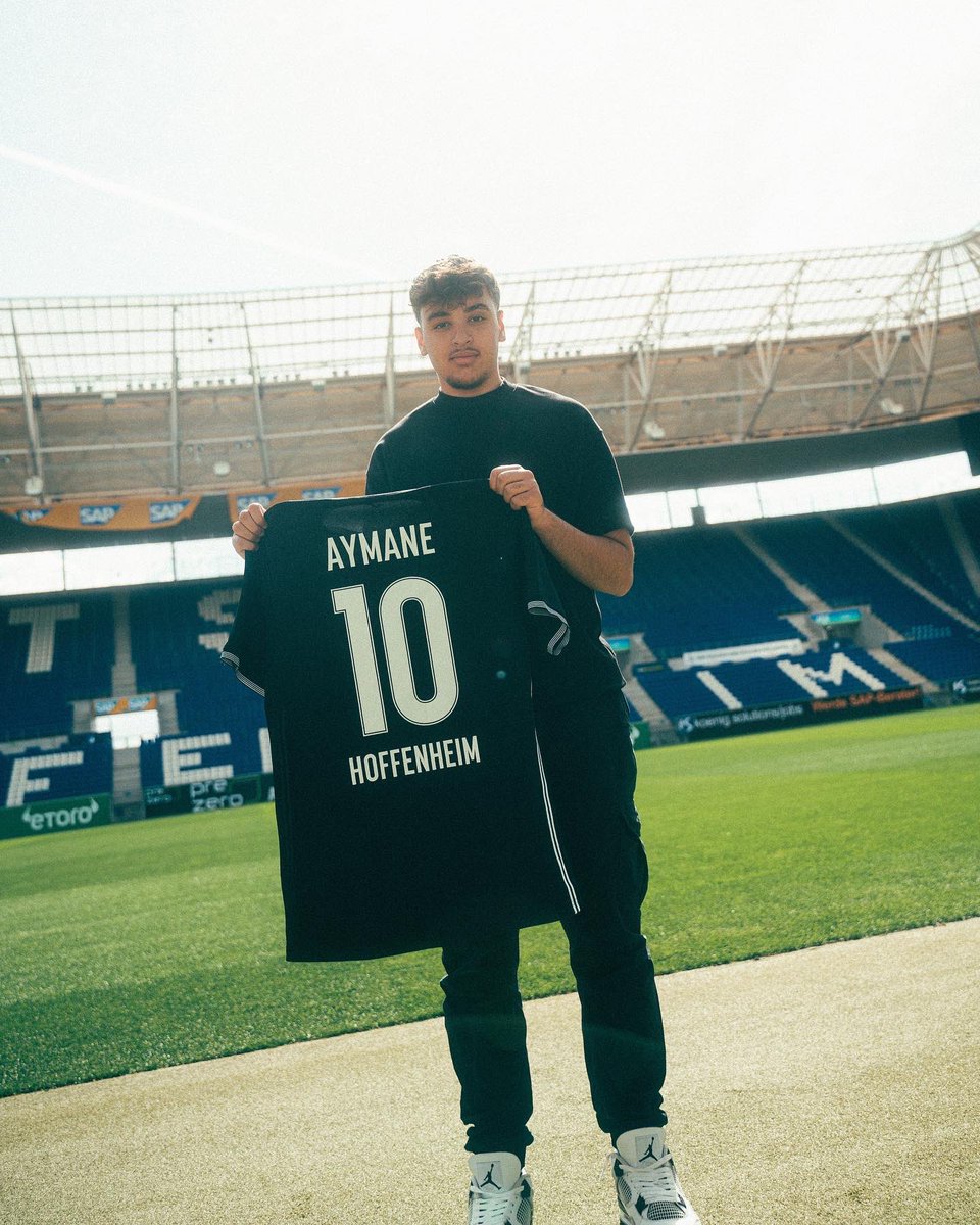 AymaneMKL's tweet image. 𝙅𝙊𝙄𝙉𝙀𝘿 @tsghoffenheim / @tsg_esport 

Mit großer Freude kann ich euch endlich mitteilen, dass ich in der kommenden EAFC-Saison für @tsg_esport spielen werde. 
Ich habe vollstes Vertrauen in unser Team und freue mich auf die neue Saison!