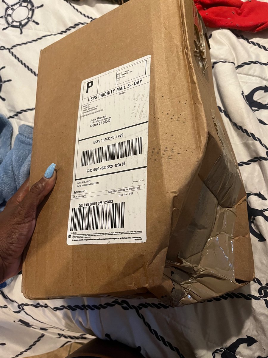 msjohnson86's tweet image. Damn @FinishLine this is how I’m receiving my shoes now?! 😫😫