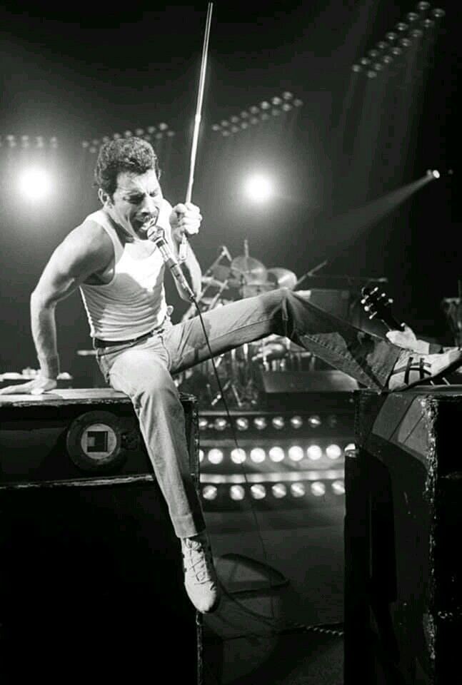 Queen Paraguay tweet media